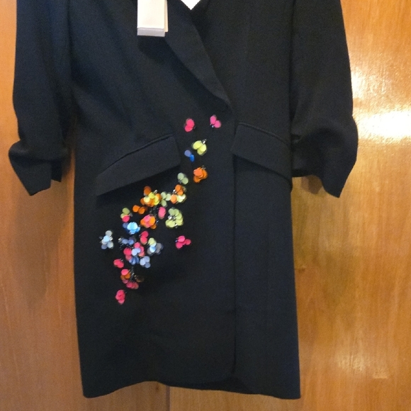 Elegant Blazer Dress with Colorful Floral Accents - Picture 3 of 12